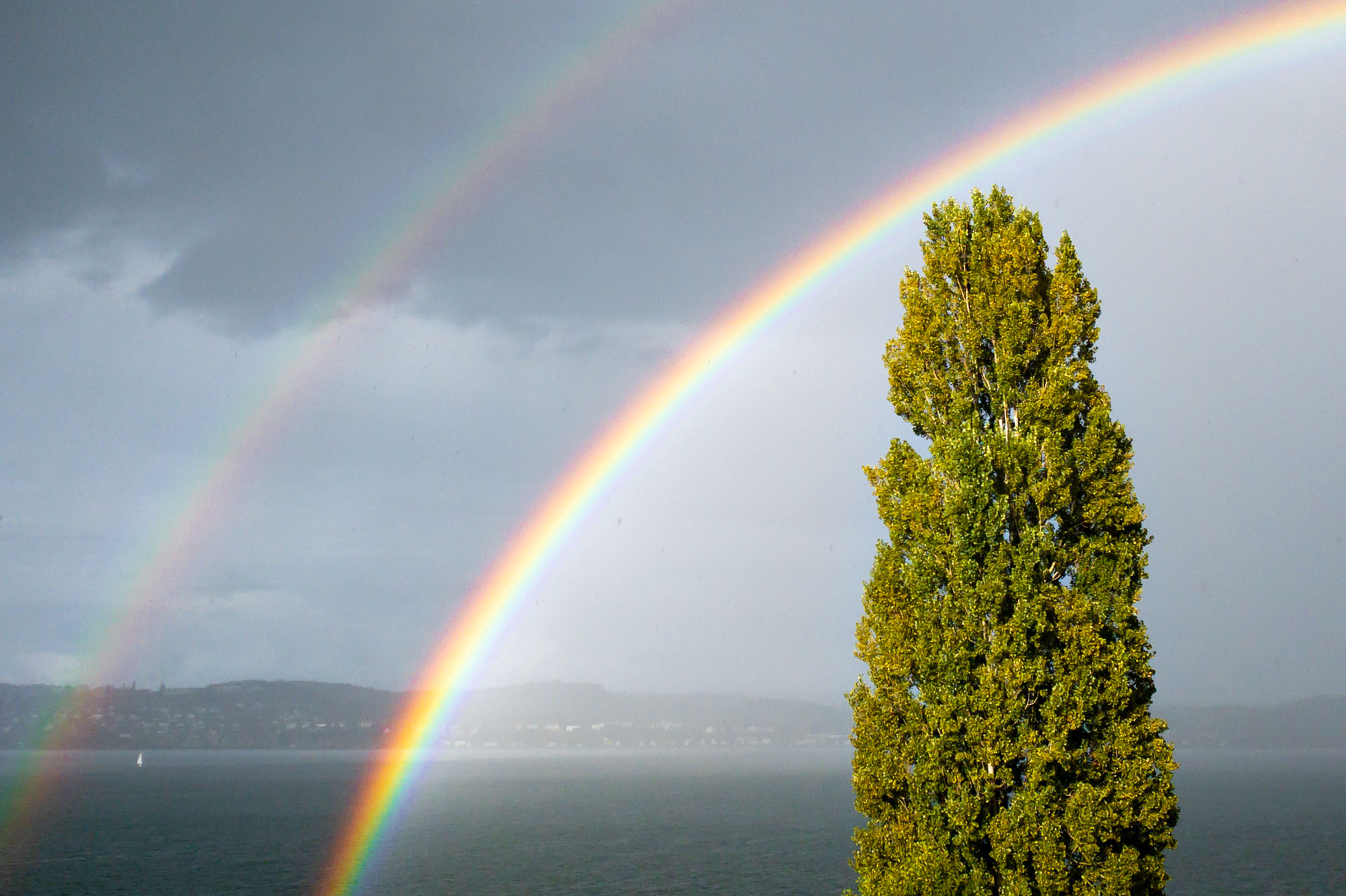 Blick aus dem Workshopraum mit Regenbogen, Foto: Nico Hänisch